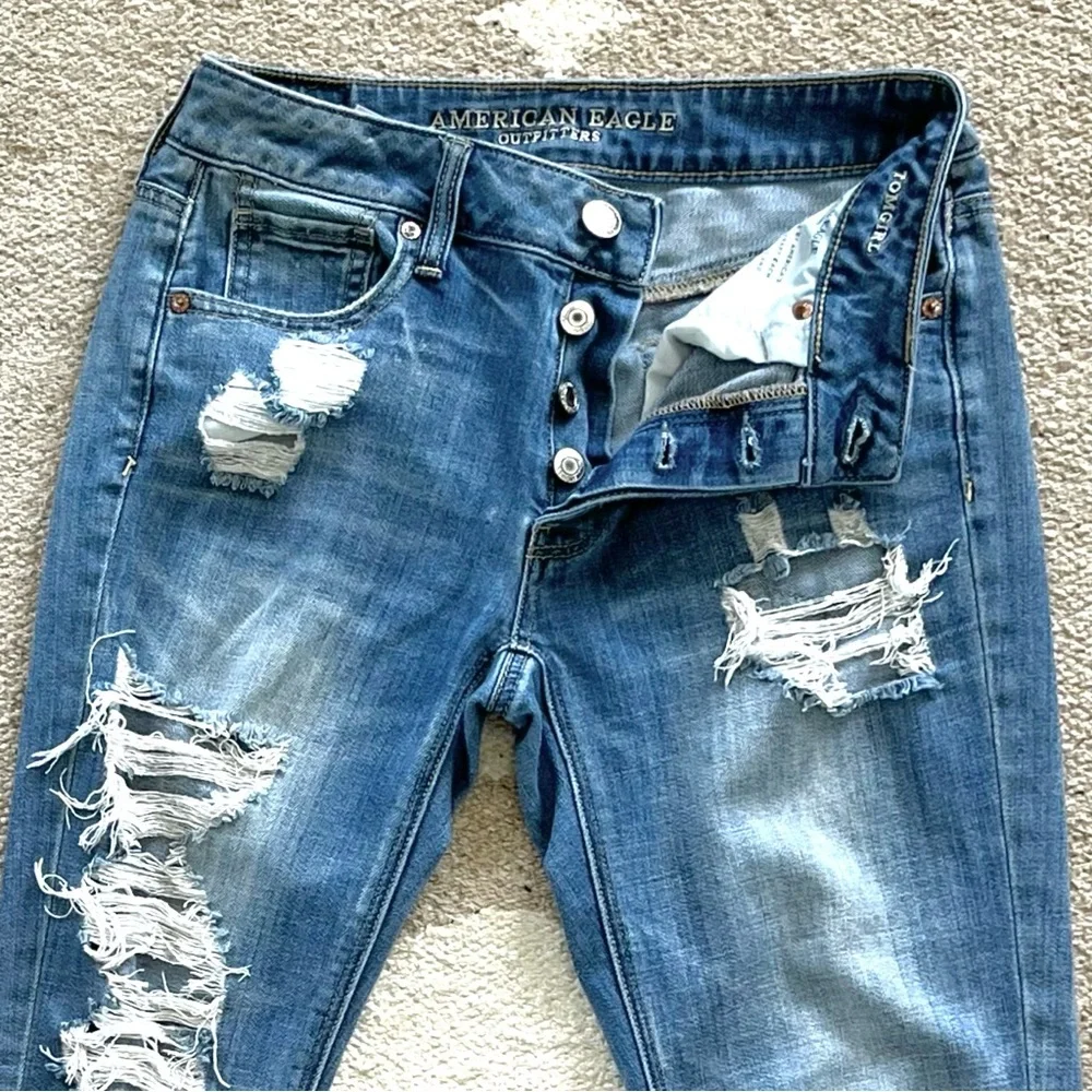 American Eagle Distressed Tomgirl Jeans Size 0 - Picture 10 of 12